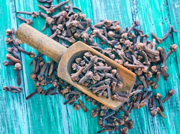 Dentifrice clou de girofle : pourquoi est-ce un allié de l'hygiène bucco-dentaire ?