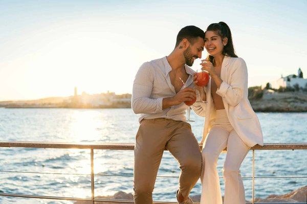 Profitez de votre déjeuner à bord des bateaux parisiens.