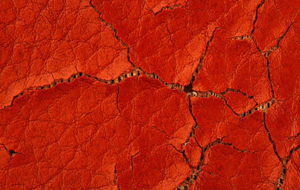 Peut-on réparer efficacement les dommages sur le simili cuir ?